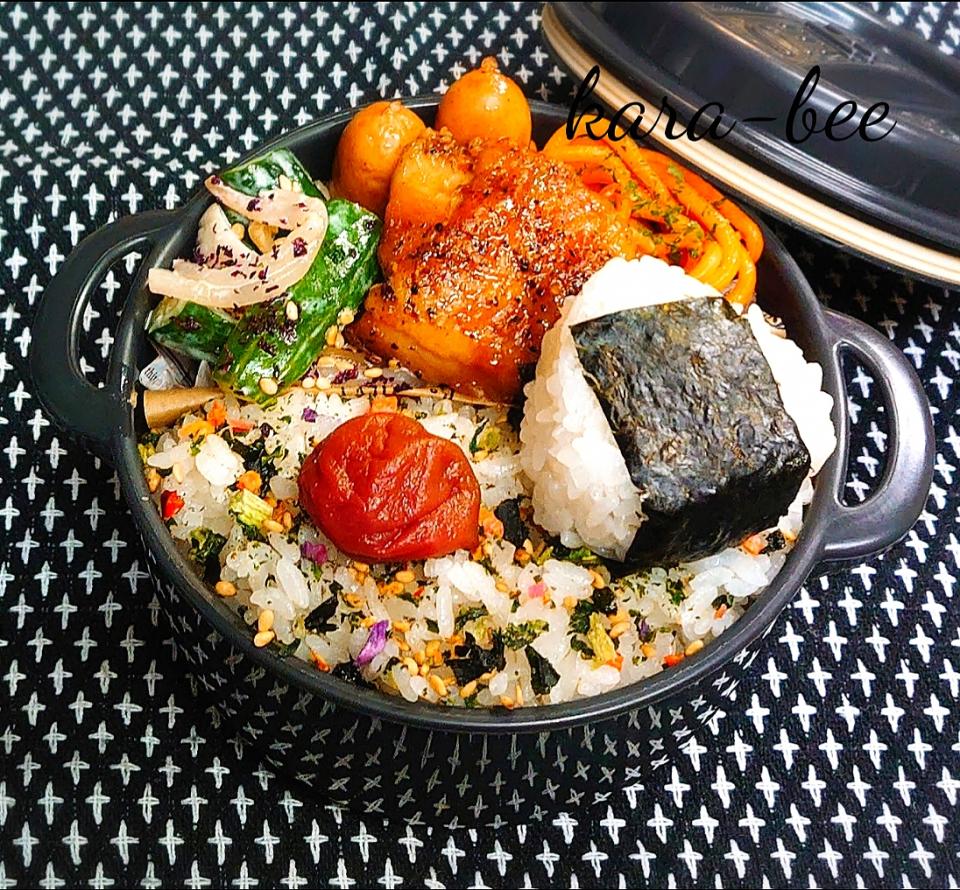 食いしん坊からちゃんの♪蓋は閉まるかな❓ドキドキ弁当